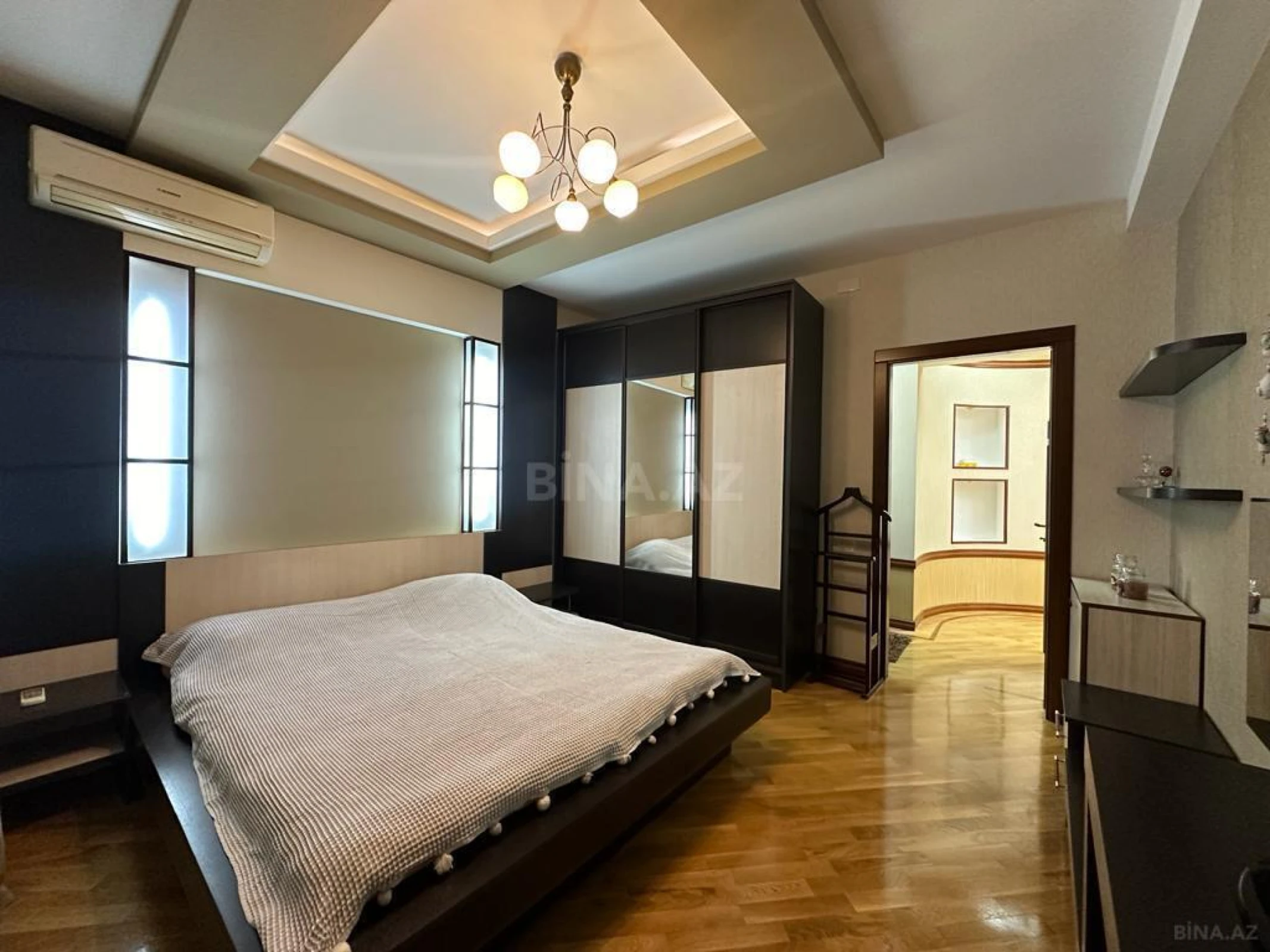 Satılır 3 otaqlı mənzil 145 m²