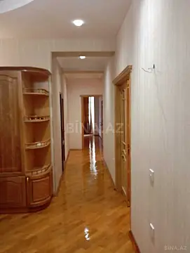 Satılır 4 otaqlı mənzil 180 m²