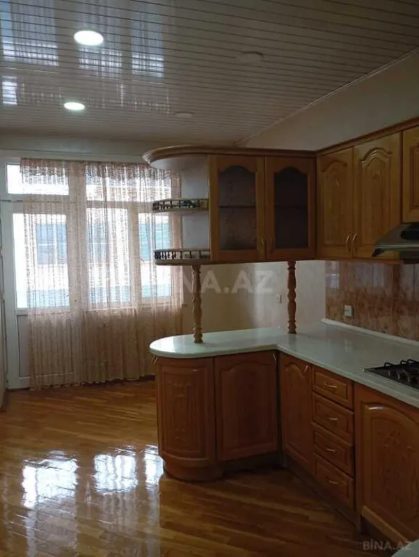 Satılır 4 otaqlı mənzil 180 m²