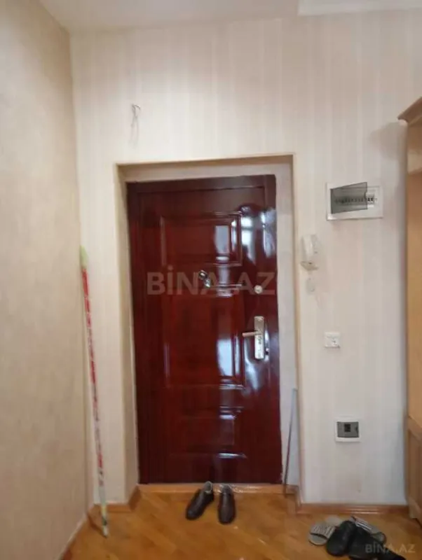 Satılır 4 otaqlı mənzil 180 m²