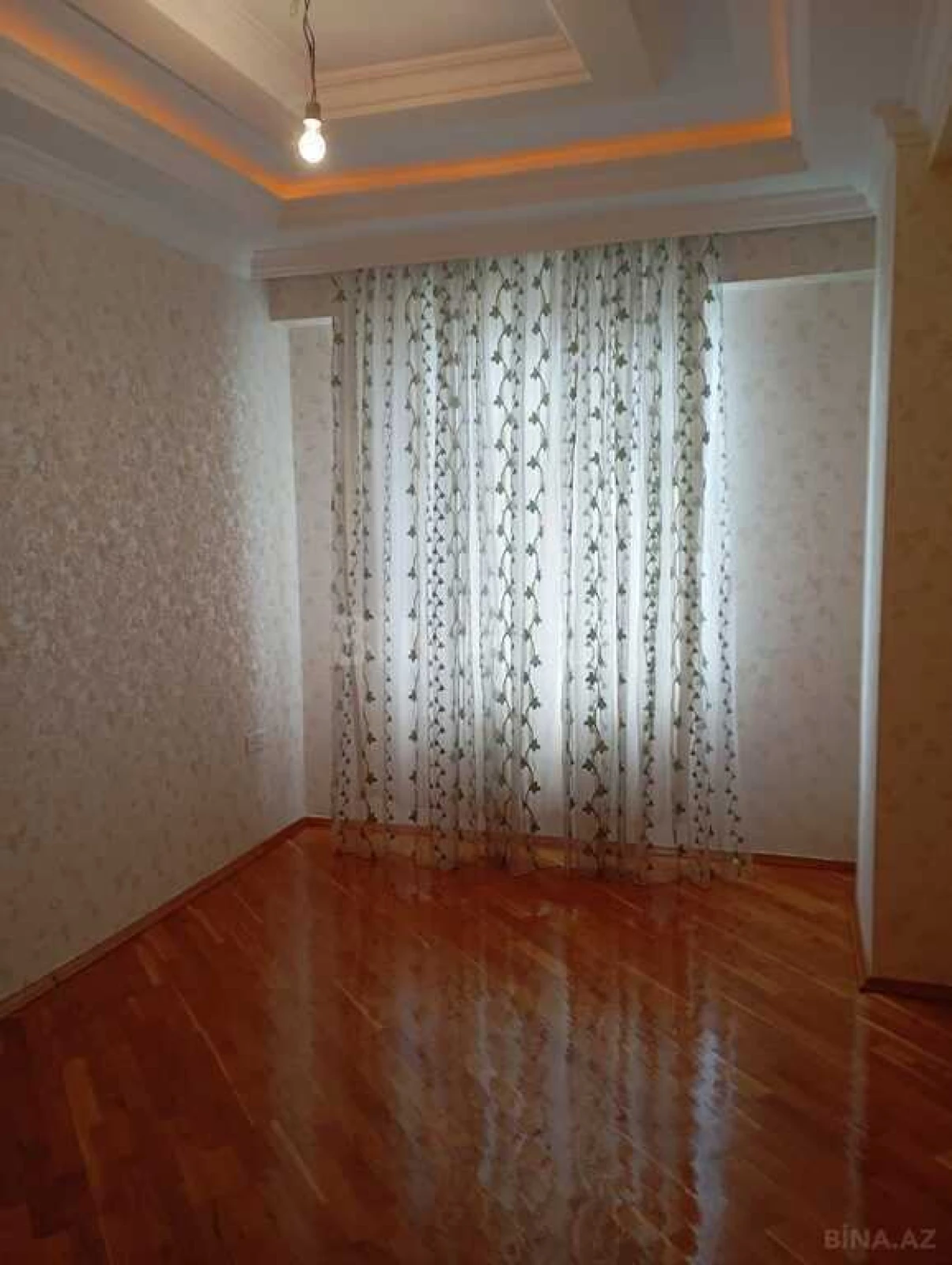 Satılır 4 otaqlı mənzil 180 m²