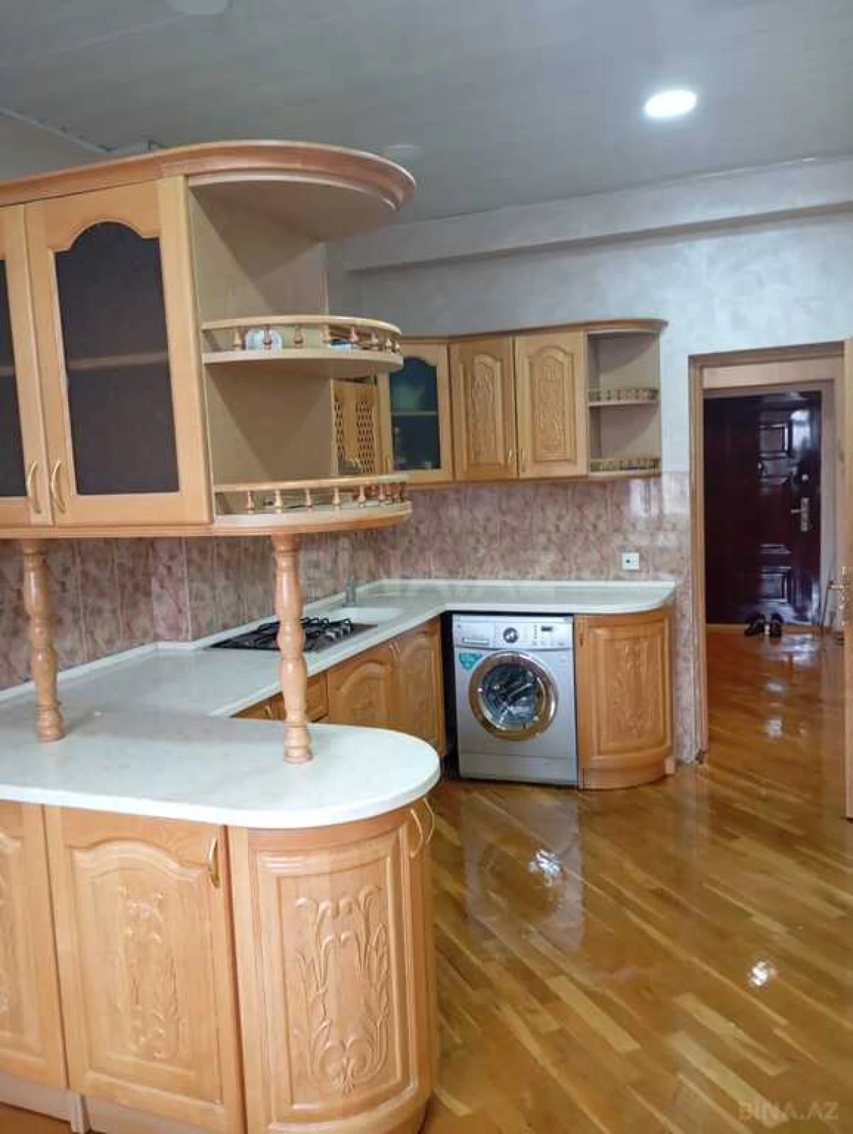 Satılır 4 otaqlı mənzil 180 m²