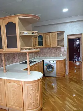 Satılır 4 otaqlı mənzil 180 m²