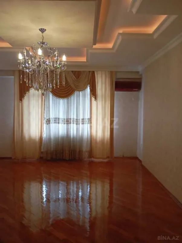 Satılır 4 otaqlı mənzil 180 m²