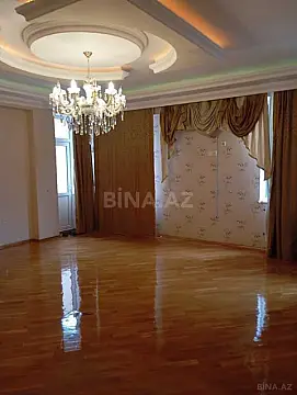 Satılır 4 otaqlı mənzil 180 m²