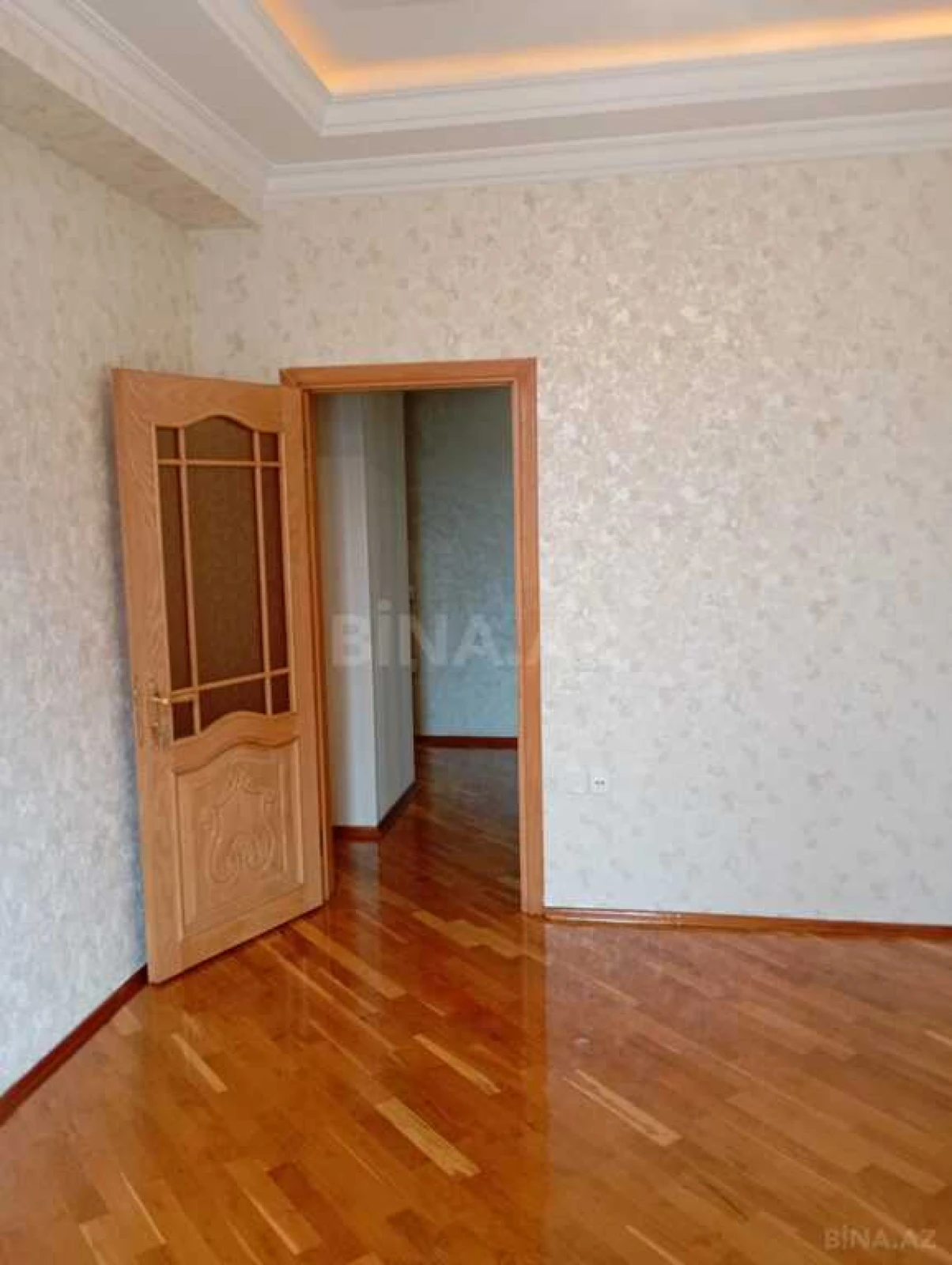 Satılır 4 otaqlı mənzil 180 m²