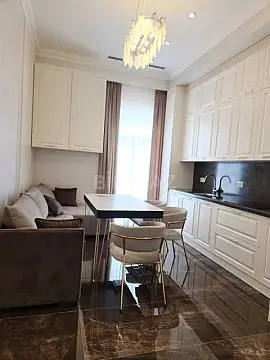 Kirayə verilir 4 otaqlı mənzil 160 m²