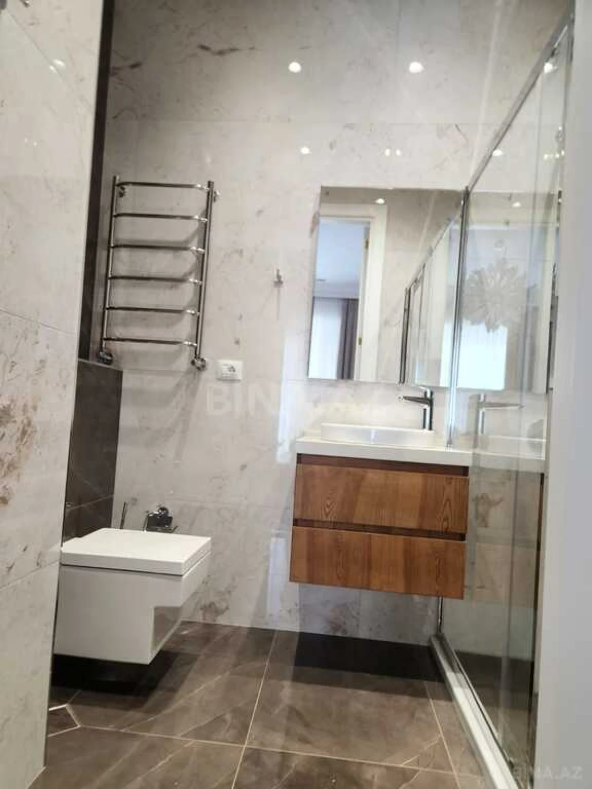 Kirayə verilir 4 otaqlı mənzil 160 m²