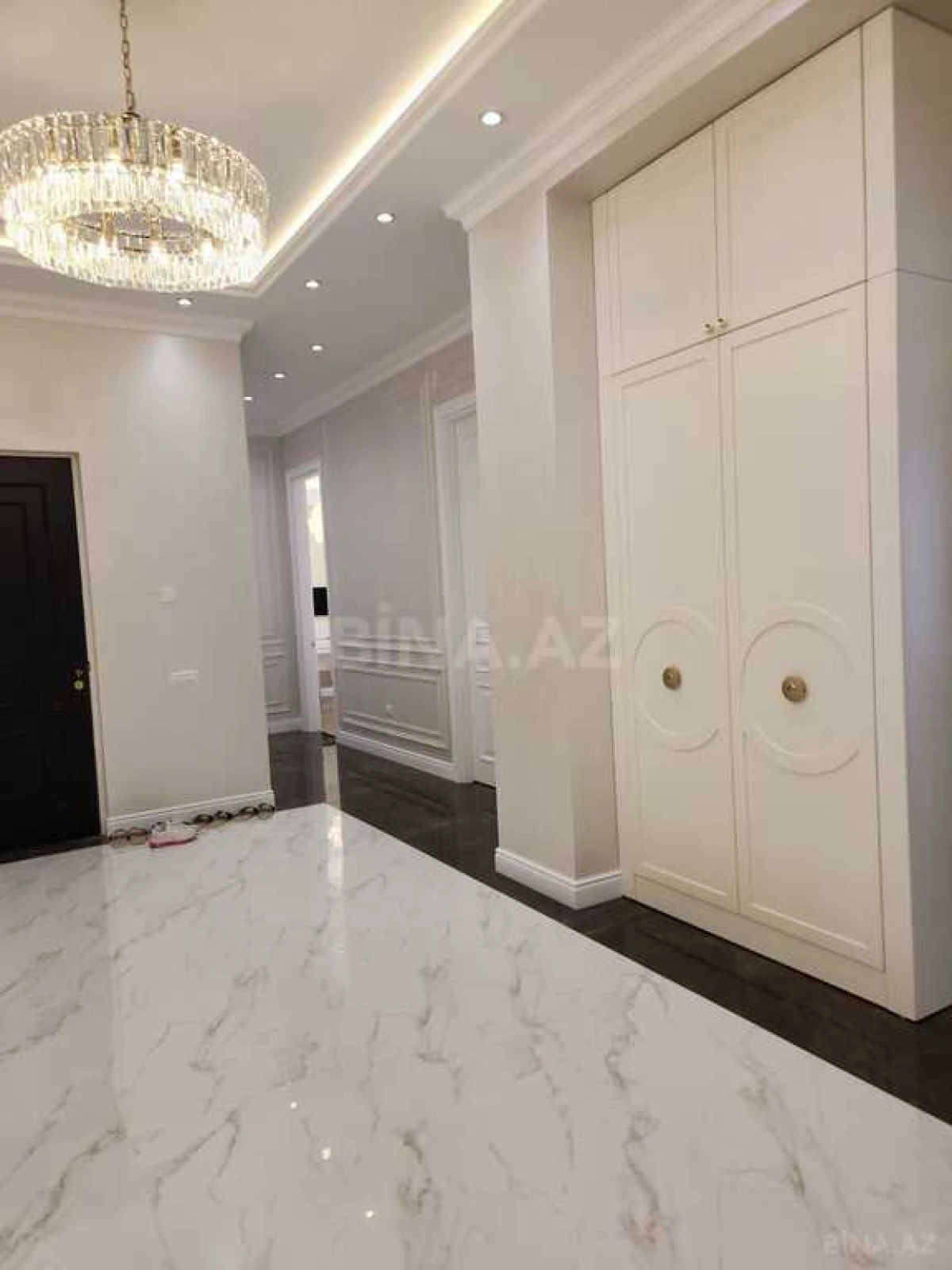 Kirayə verilir 4 otaqlı mənzil 160 m²
