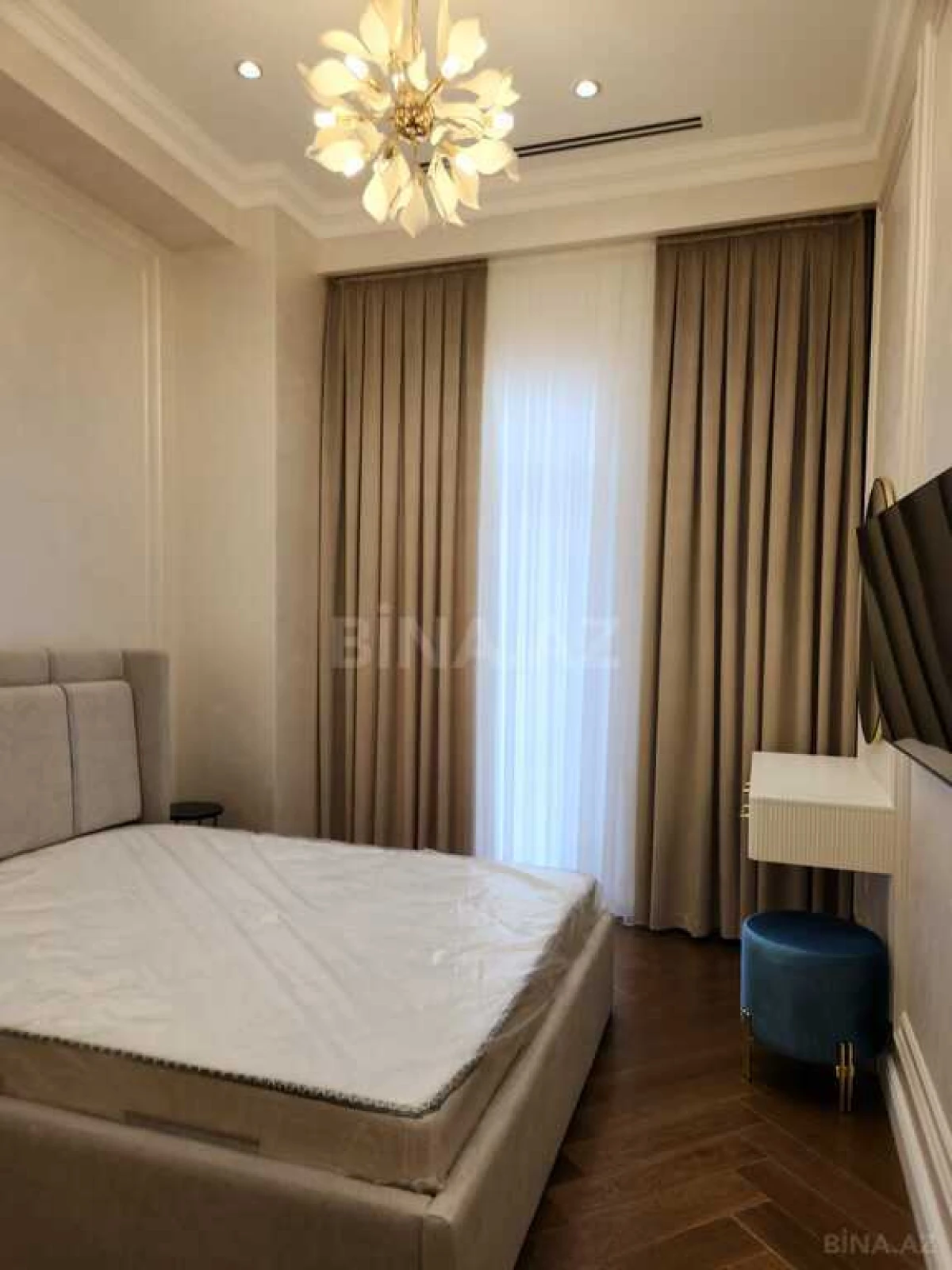 Kirayə verilir 4 otaqlı mənzil 160 m²