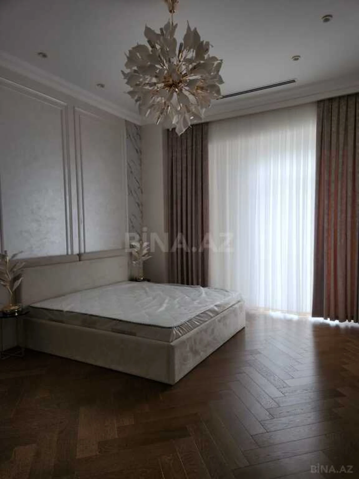 Kirayə verilir 4 otaqlı mənzil 160 m²