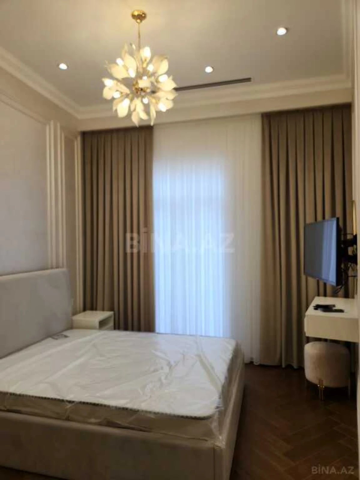 Kirayə verilir 4 otaqlı mənzil 160 m²