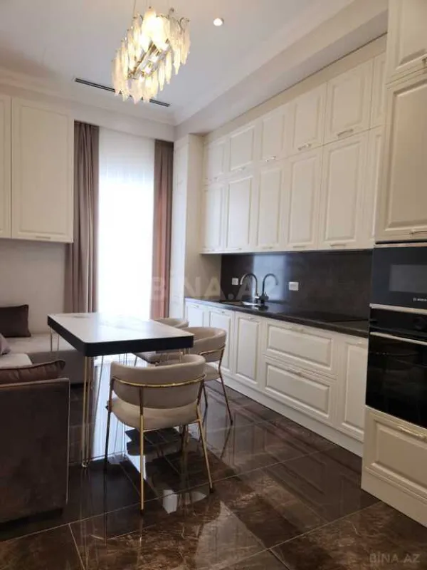 Kirayə verilir 4 otaqlı mənzil 160 m²