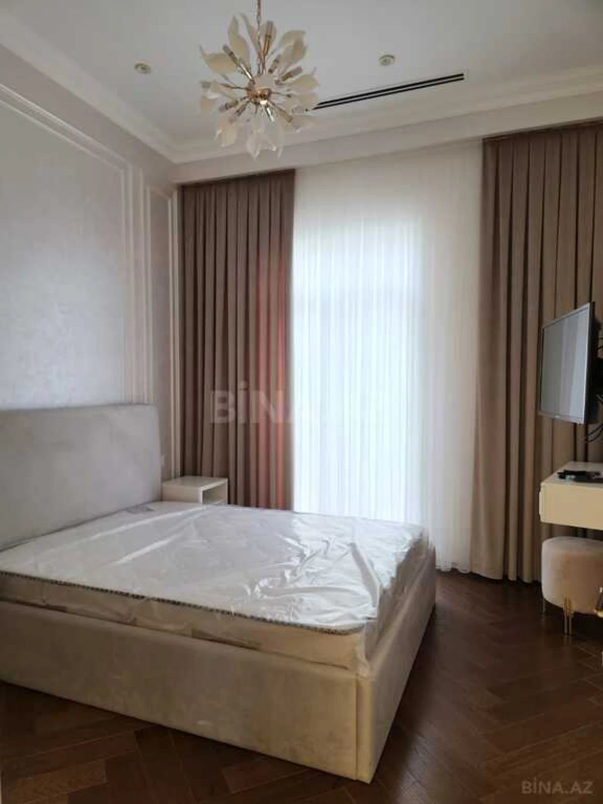 Kirayə verilir 4 otaqlı mənzil 160 m²