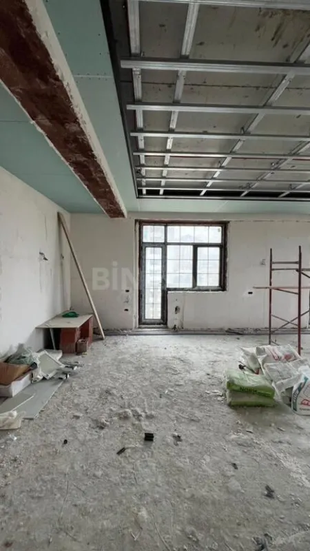 Satılır 5 otaqlı mənzil 250 m²
