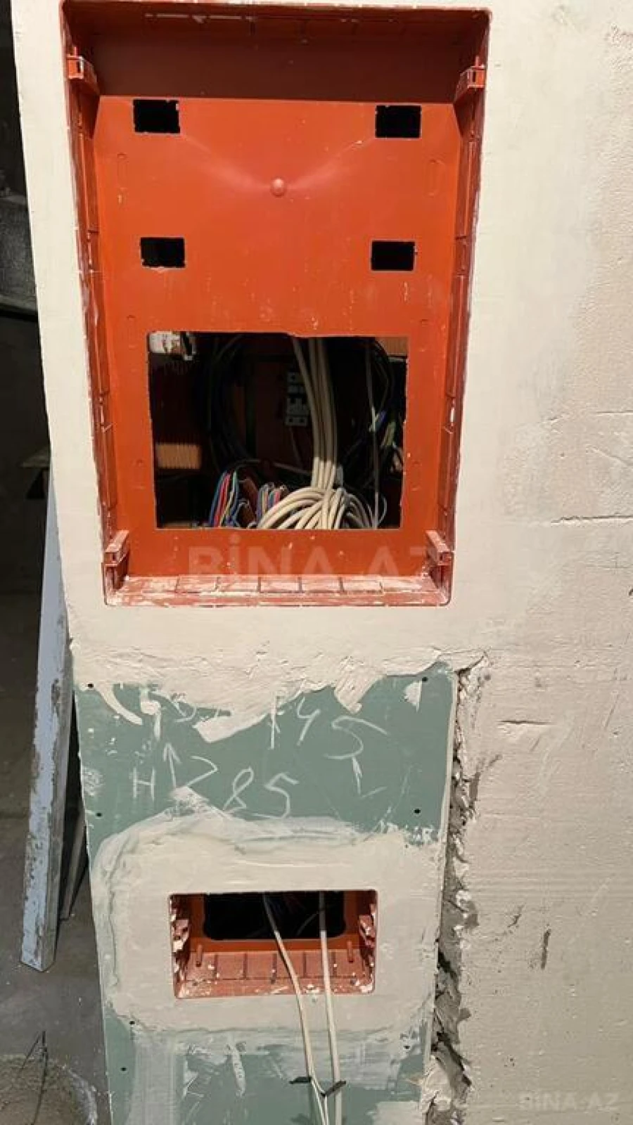 Satılır 5 otaqlı mənzil 250 m²