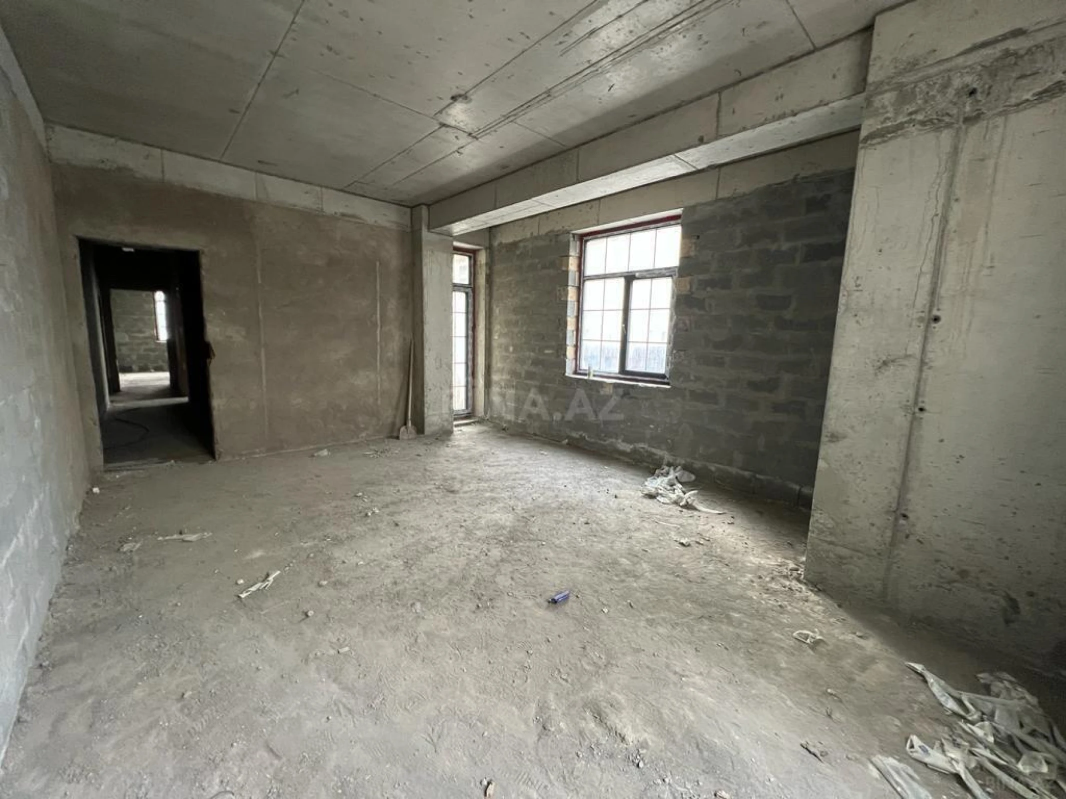 Satılır 5 otaqlı mənzil 250 m²