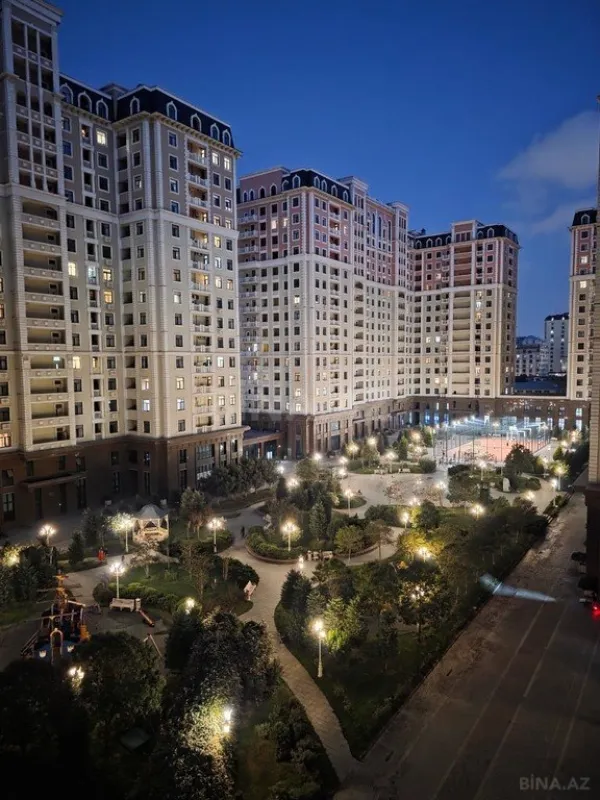 Satılır 5 otaqlı mənzil 250 m²