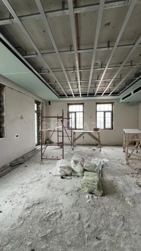 Satılır 5 otaqlı mənzil 250 m²