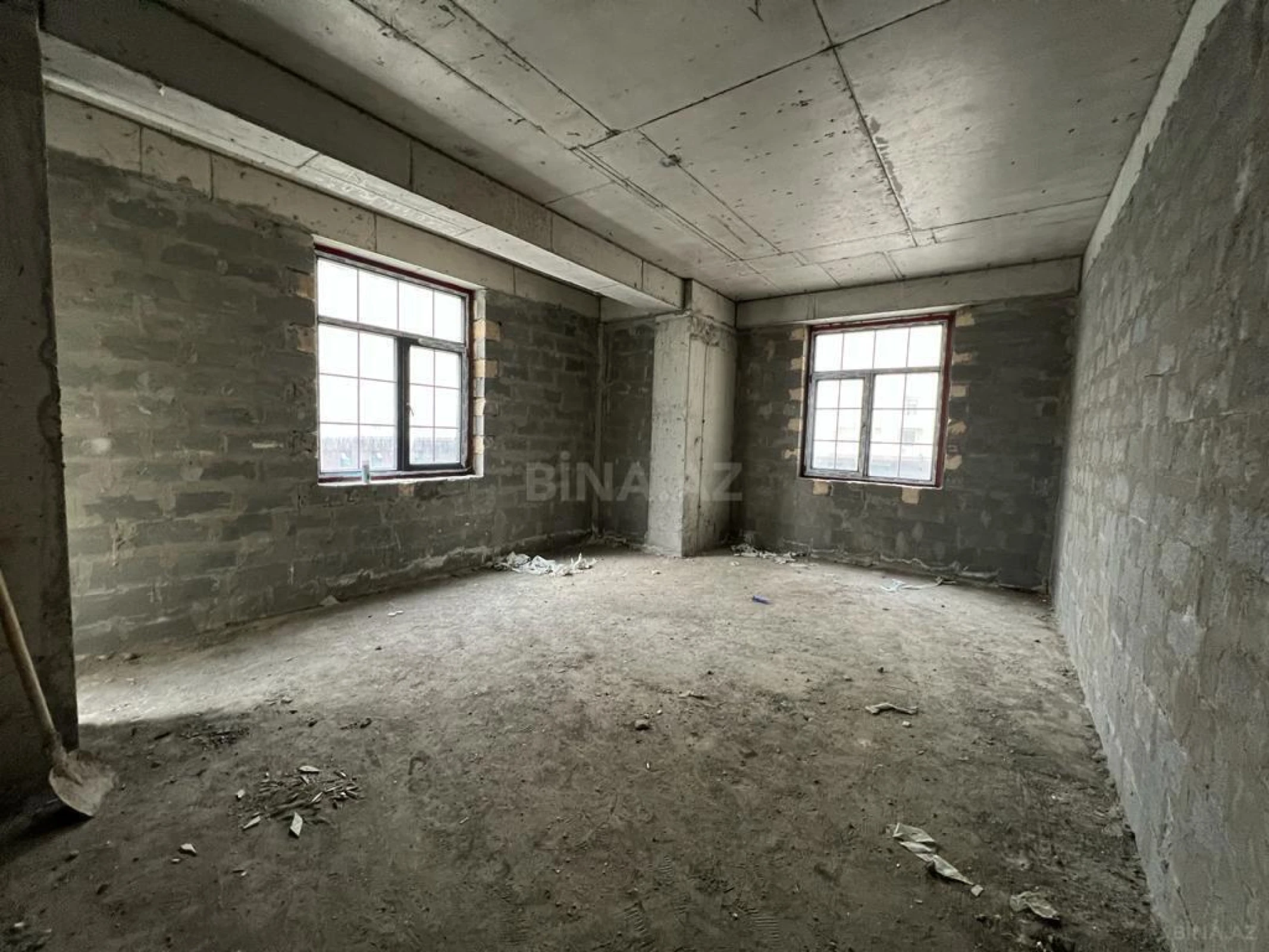 Satılır 5 otaqlı mənzil 250 m²