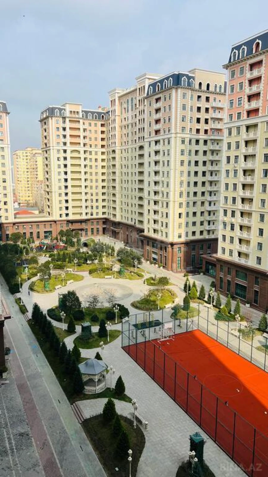 Satılır 5 otaqlı mənzil 250 m²