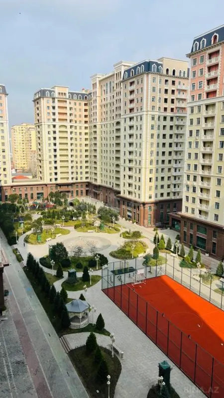 Satılır 5 otaqlı mənzil 250 m²