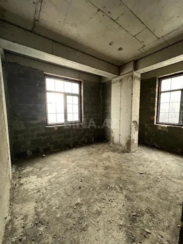 Satılır 5 otaqlı mənzil 250 m²