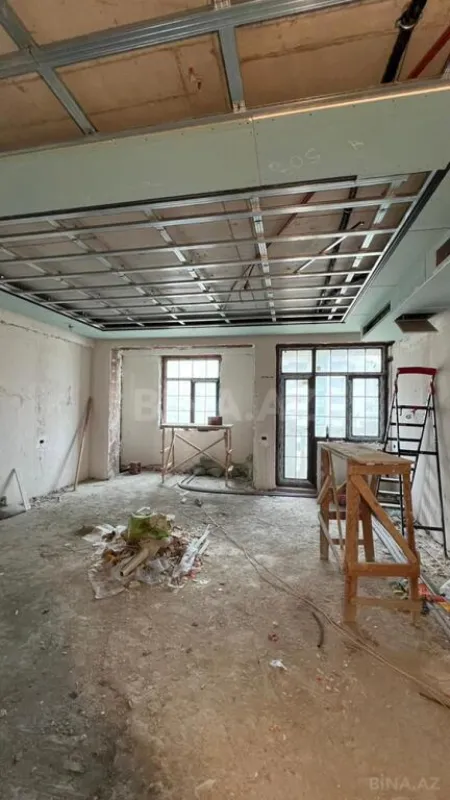 Satılır 5 otaqlı mənzil 250 m²