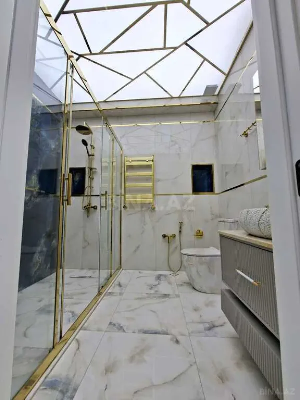 Satılır 3 otaqlı mənzil 137 m²