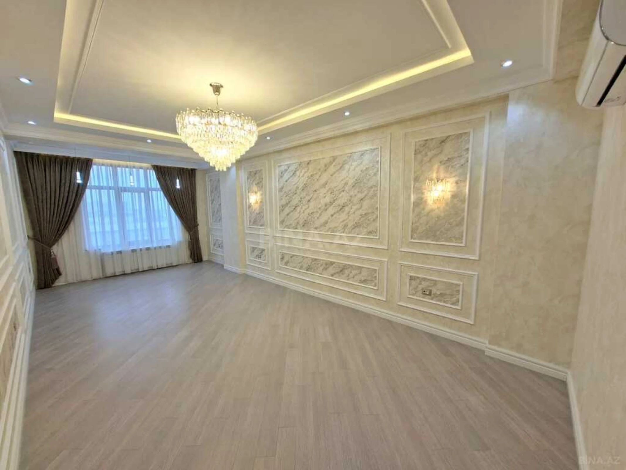 Satılır 3 otaqlı mənzil 137 m²