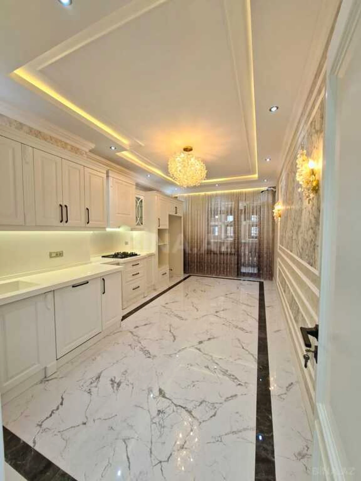 Satılır 3 otaqlı mənzil 137 m²