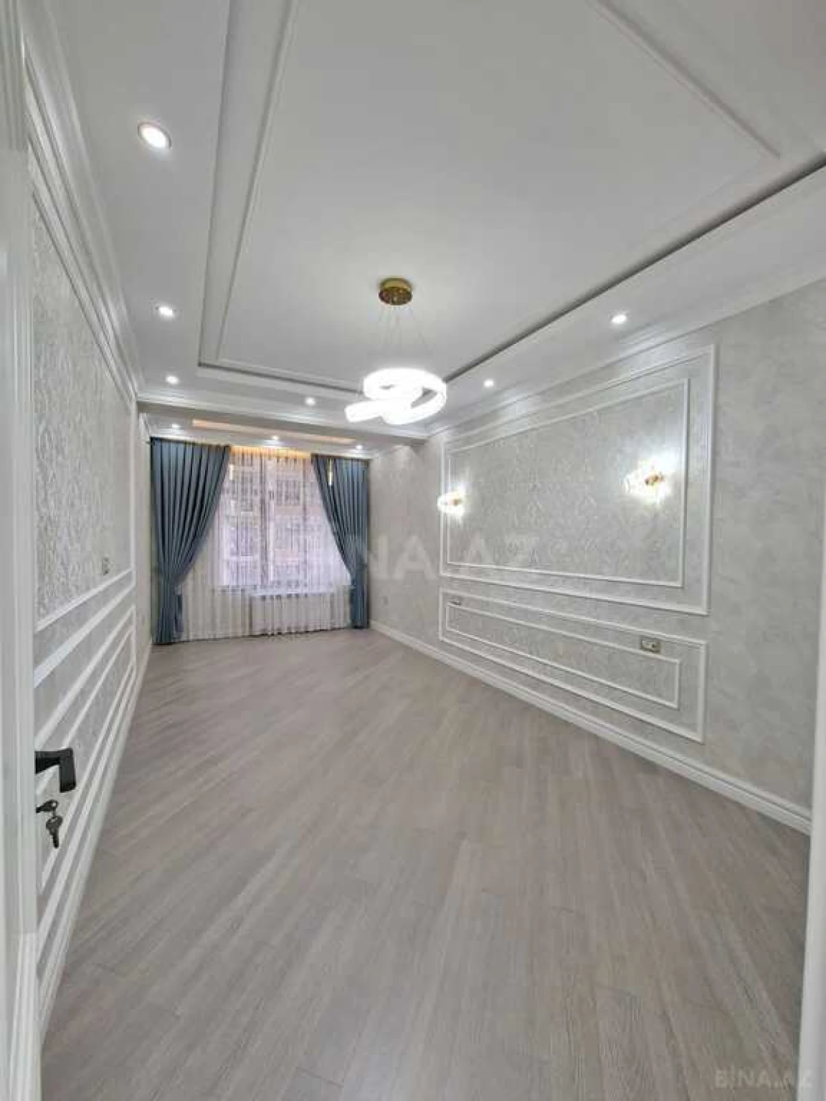 Satılır 3 otaqlı mənzil 137 m²