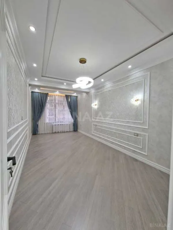 Satılır 3 otaqlı mənzil 137 m²