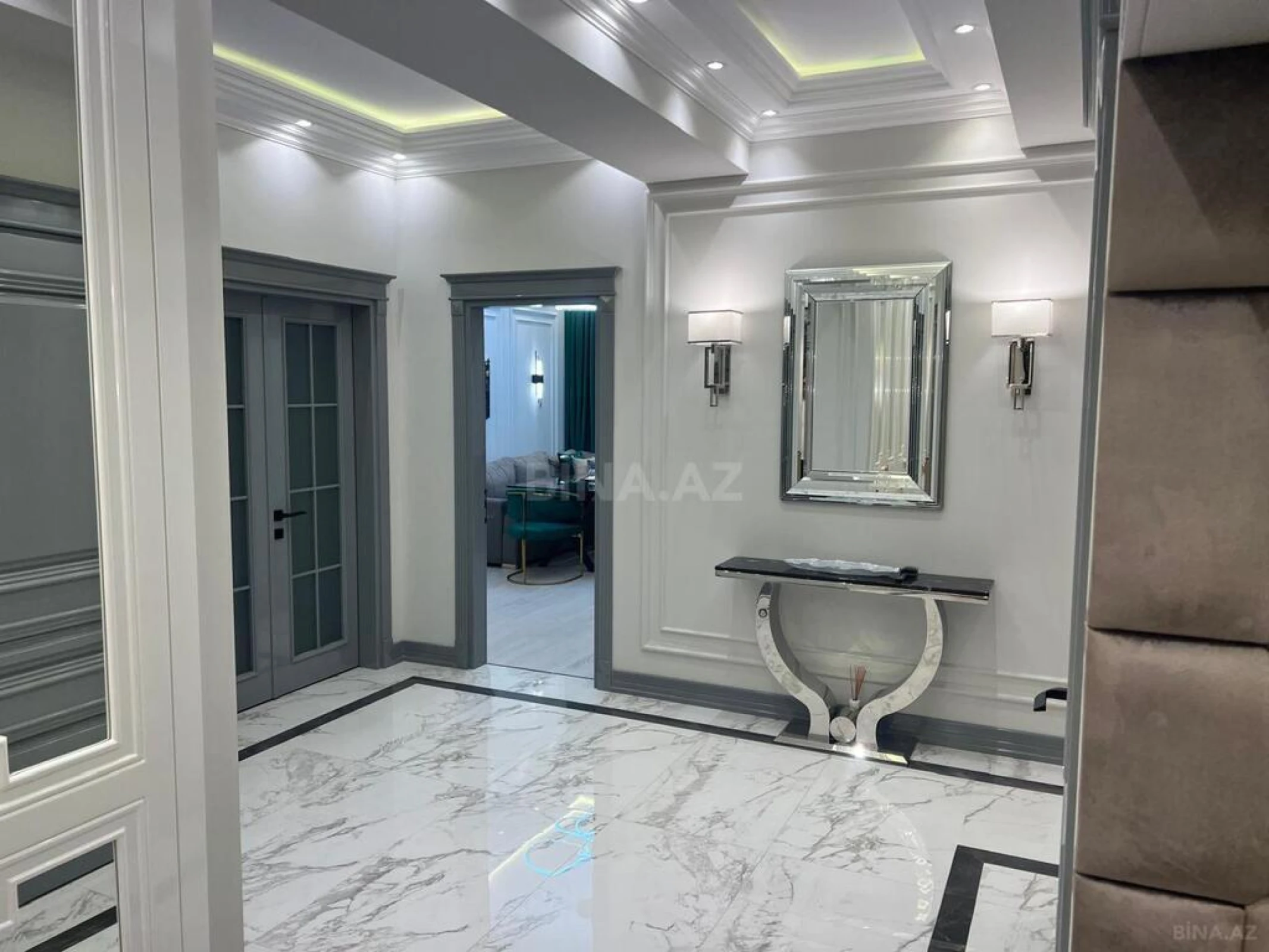 Satılır 4 otaqlı mənzil 190 m²