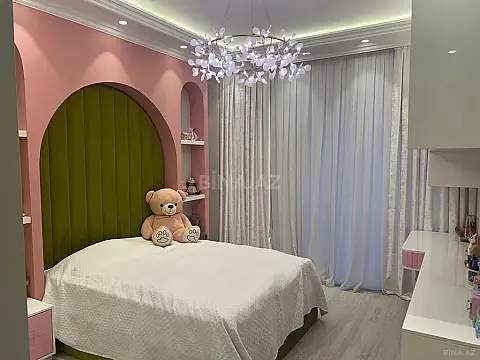 Satılır 4 otaqlı mənzil 190 m²