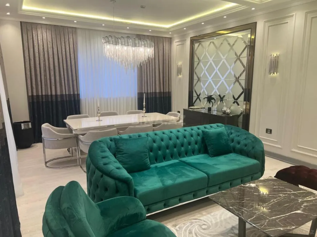 Satılır 4 otaqlı mənzil 190 m²