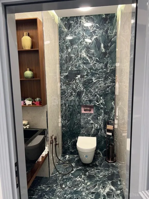 Satılır 4 otaqlı mənzil 190 m²