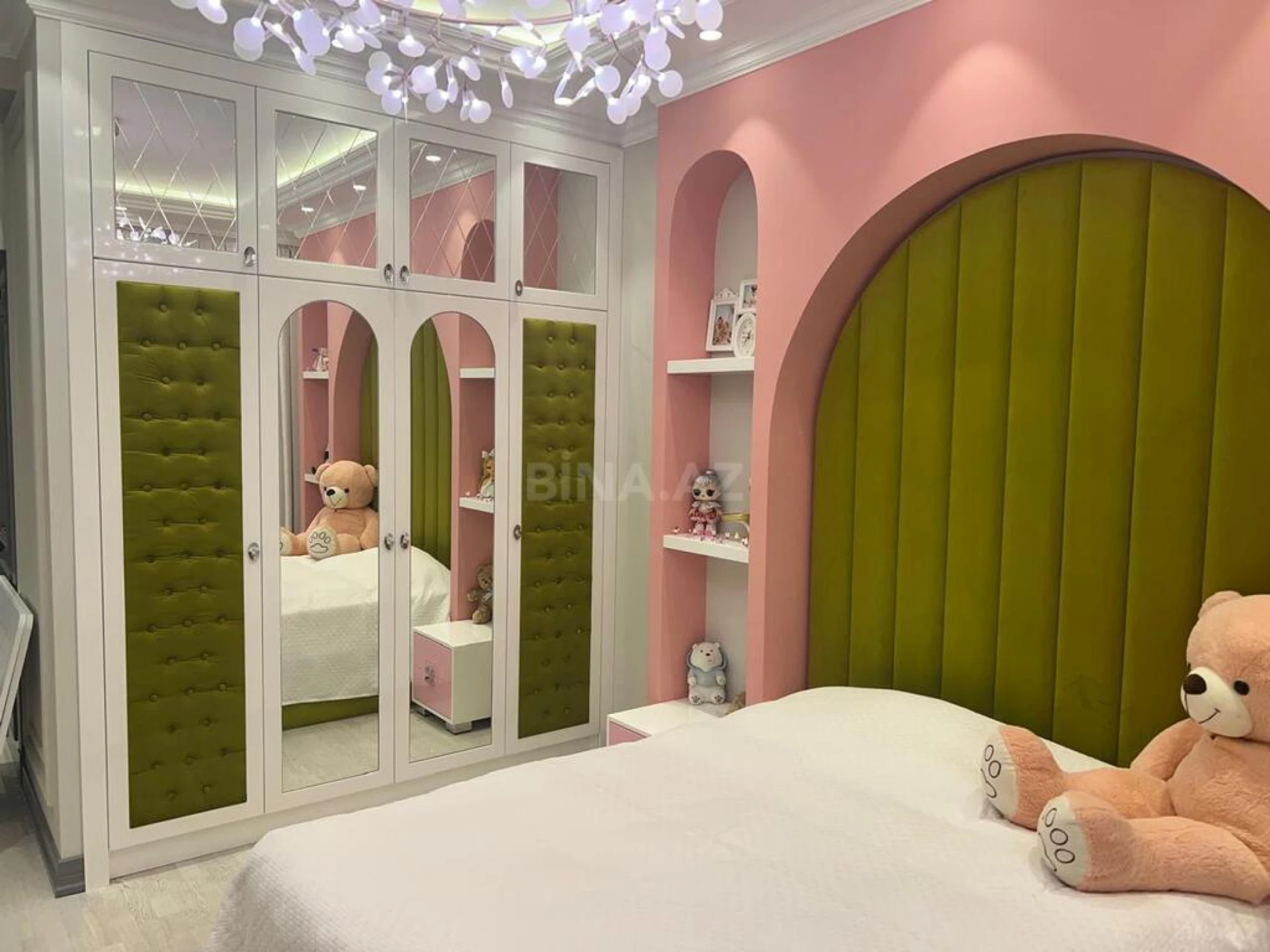 Satılır 4 otaqlı mənzil 190 m²