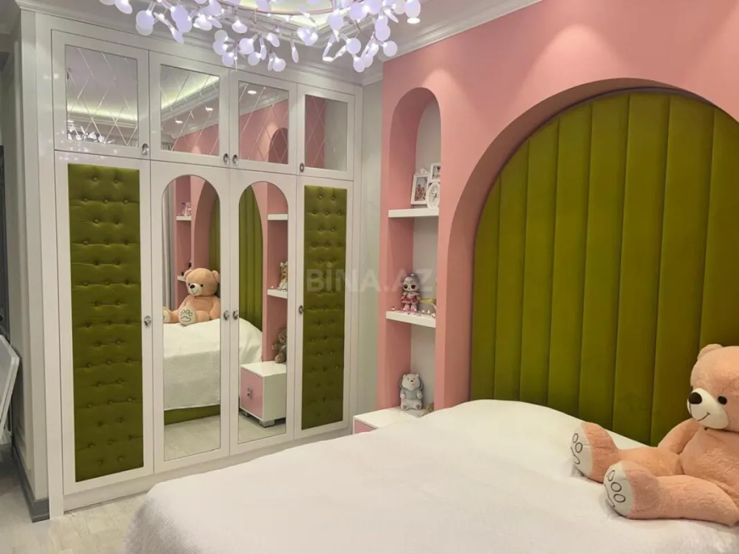 Satılır 4 otaqlı mənzil 190 m²