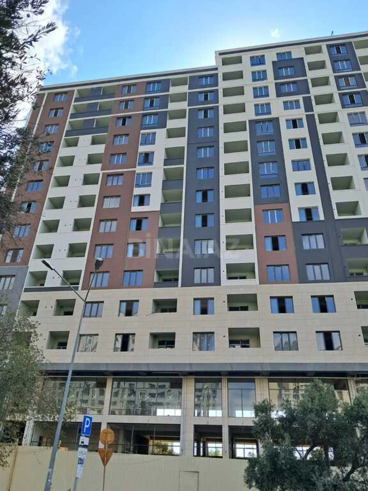 Satılır 3 otaqlı mənzil 146 m²