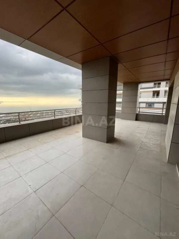 Satılır 5 otaqlı mənzil 220 m²