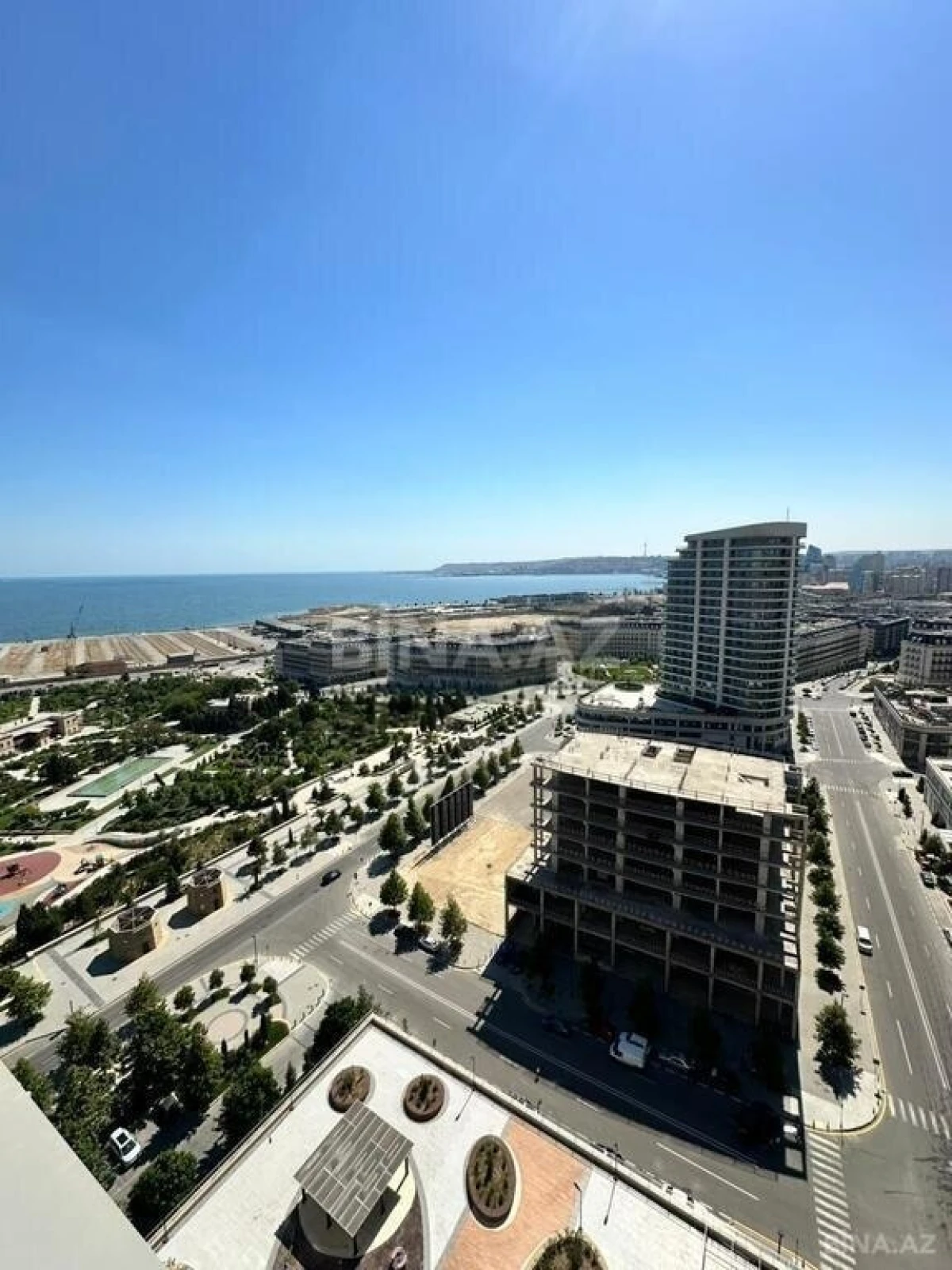 Satılır 5 otaqlı mənzil 220 m²