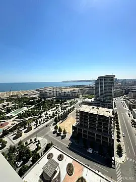 Satılır 5 otaqlı mənzil 220 m²