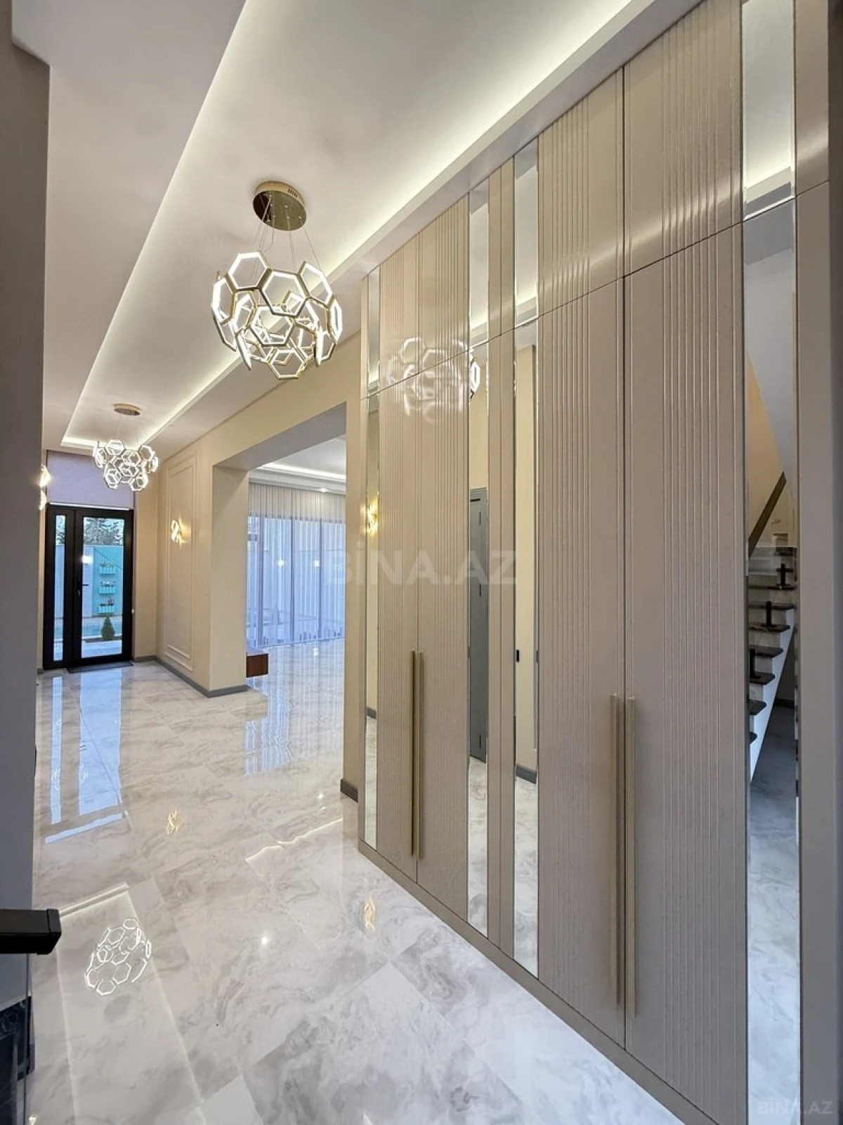 Satılır 4 otaqlı həyət evi 200 m²