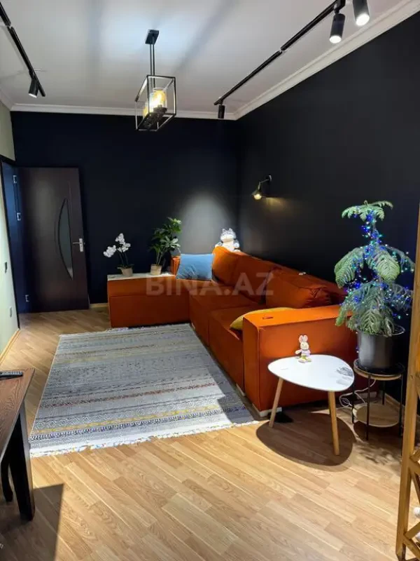 Satılır 2 otaqlı mənzil 70 m²