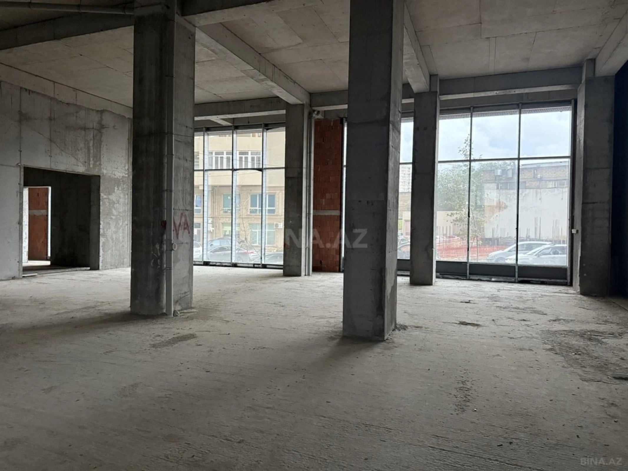 Satılır obyekt 220 m²