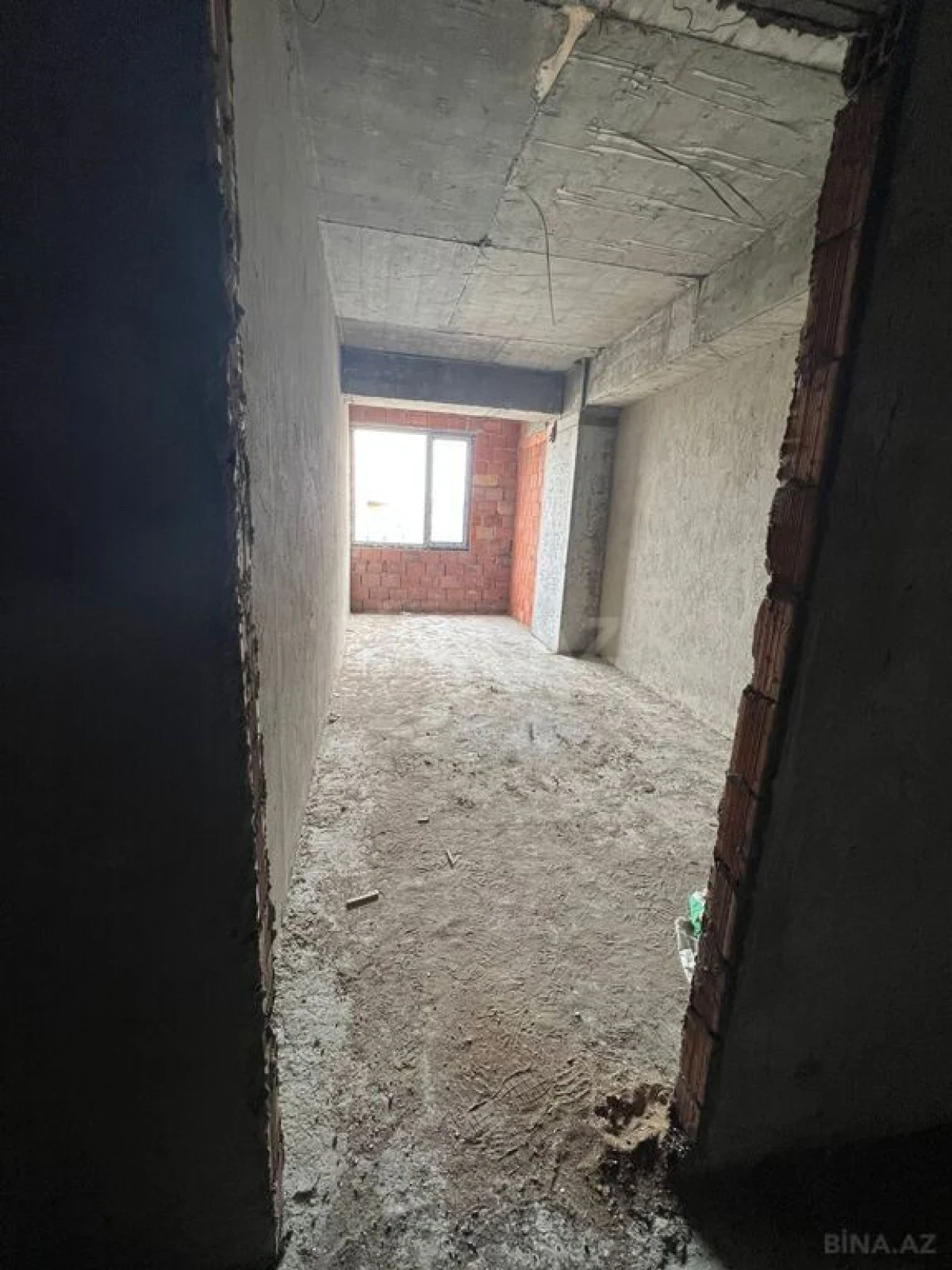 Satılır 4 otaqlı mənzil 186 m²