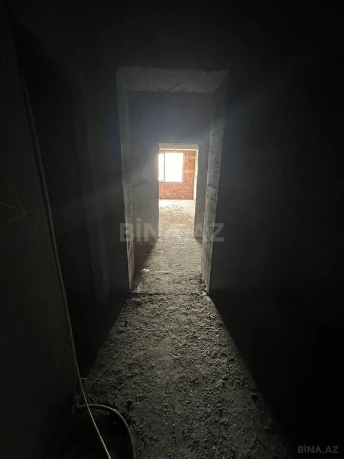 Satılır 4 otaqlı mənzil 186 m²