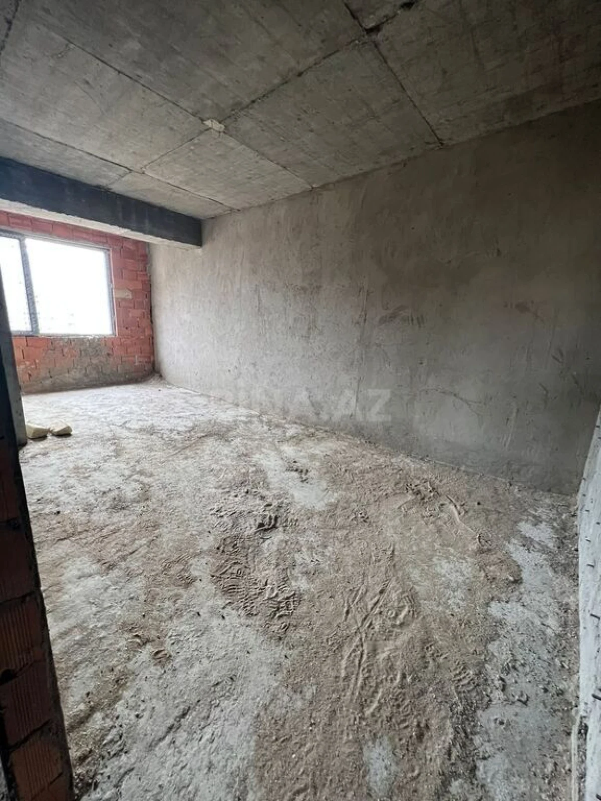 Satılır 4 otaqlı mənzil 186 m²
