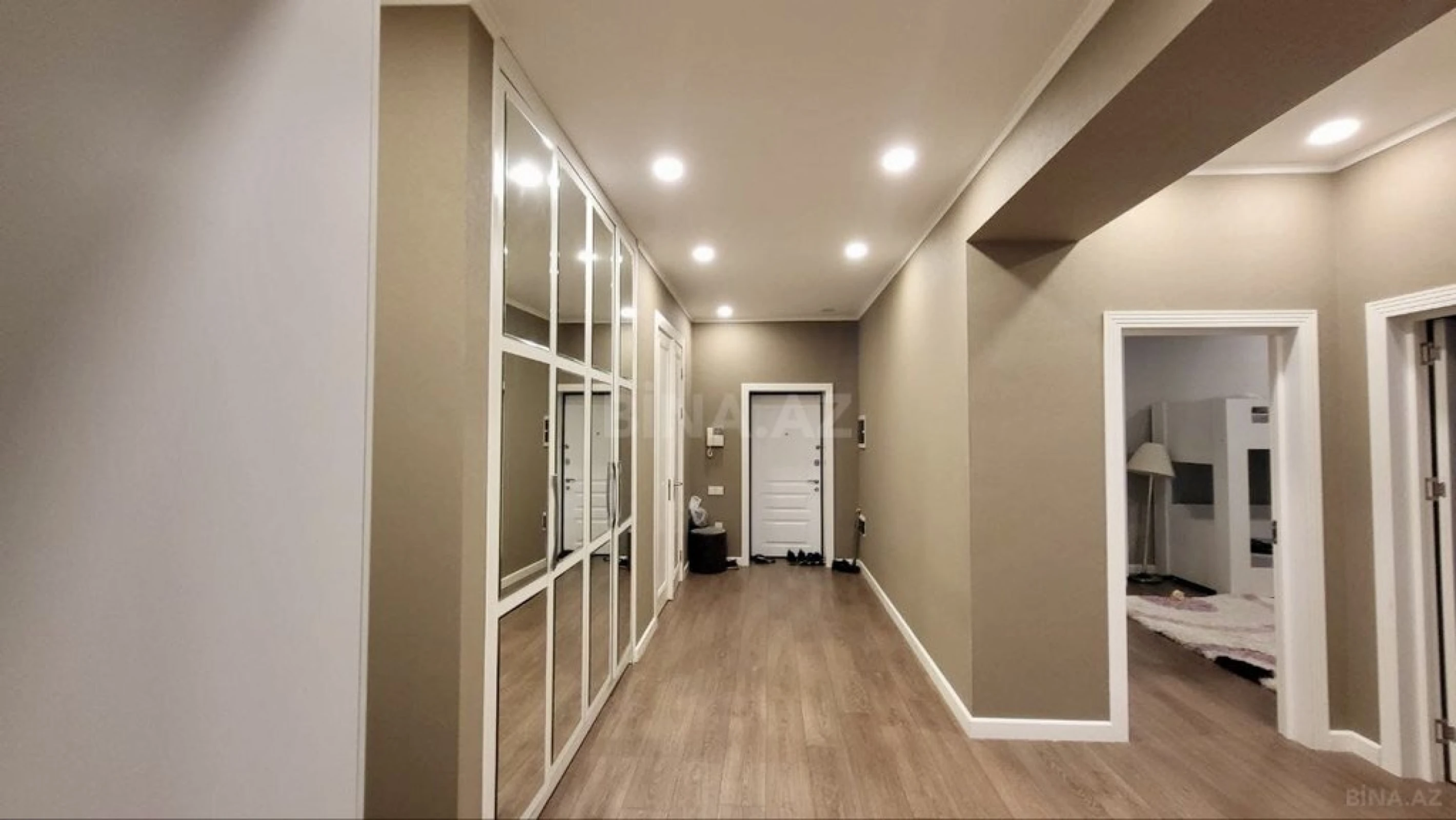 Satılır 4 otaqlı mənzil 150 m²